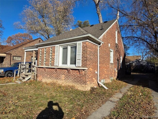 Photo - 19496 Braile St