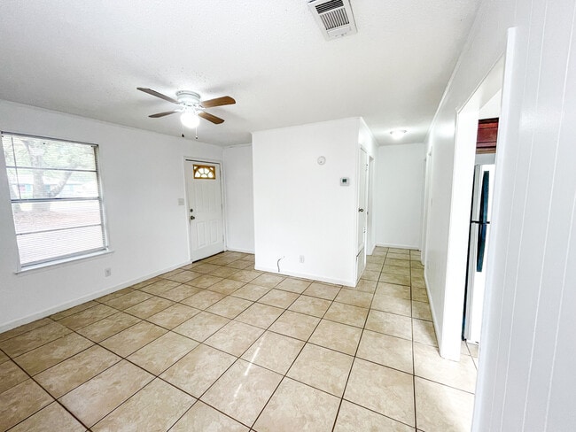 Building Photo - 910 Calhoun Ave Rental