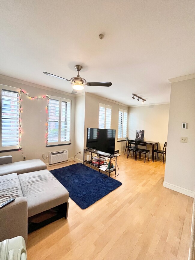 Building Photo - 1 Cypress Rd Unit 101