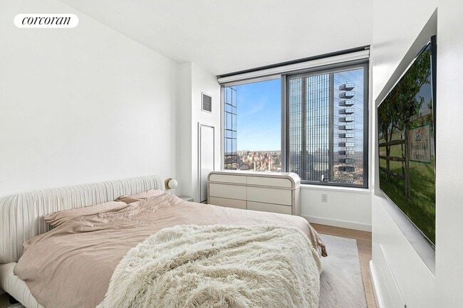 Photo - 3 Ct Square W