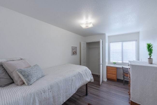 Private suite to make your own - Red Rock Ridge Student Housing