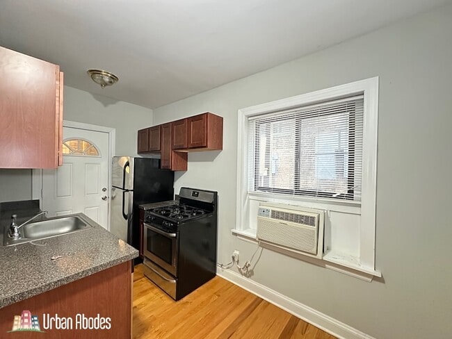 Photo - 3721 N Pine Grove Ave Unit M03H