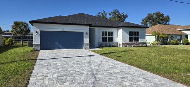 Building Photo - 307 Mendoza St