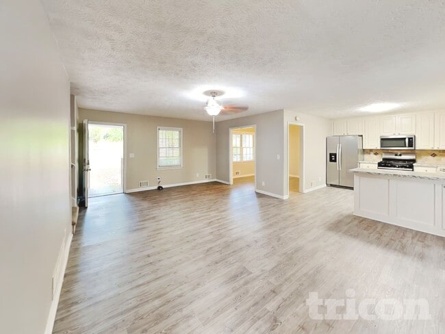 Photo - 145 Victoria Station