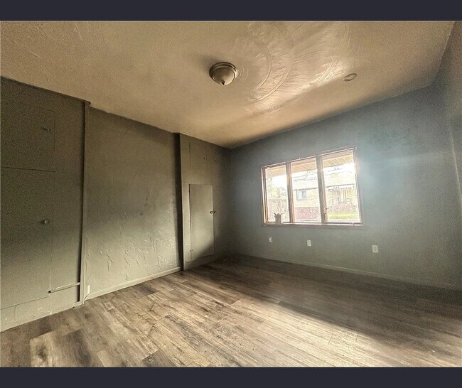 Photo - 2405 Harrison St