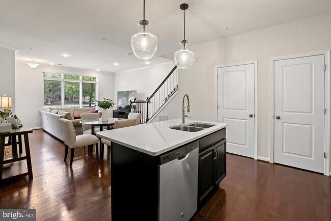 Photo - 1102 Ribbon Limestone Terrace SE