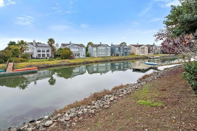 Photo - 142 Monaco Dr