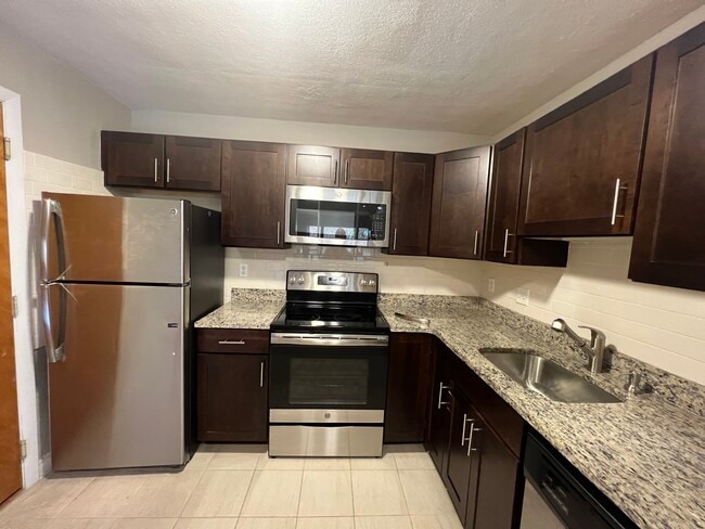 Photo - 266 Grove St Unidad #11 Rental