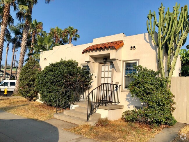 Building Photo - Charming 2BR/1BA House in OB W/ parking, W...