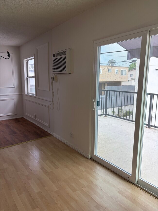5323 Hermitage Ave Unit 6