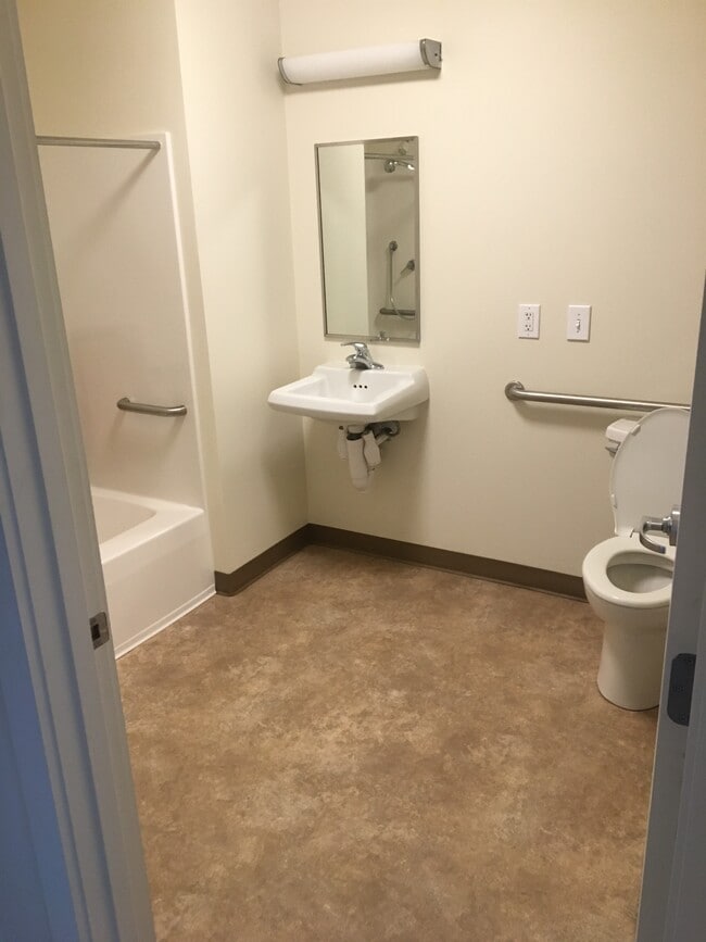 Building Photo - 30 S Village Green Unit 305