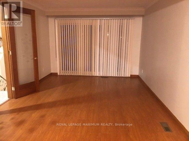 Photo - 452 Harvie Ave