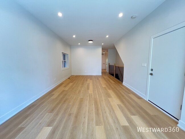 Building Photo - 2046 W Washington Blvd Unit 1 Rental