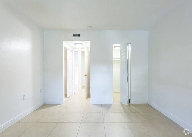 1 BD BED W/ WALKIN