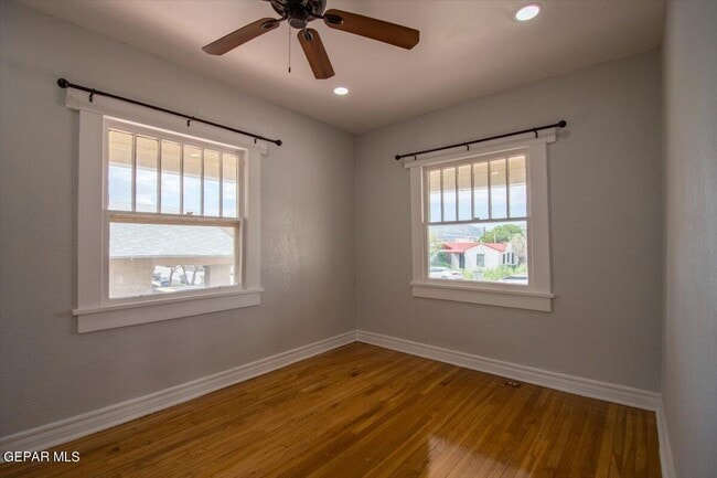 Photo - 2418 N Kansas St