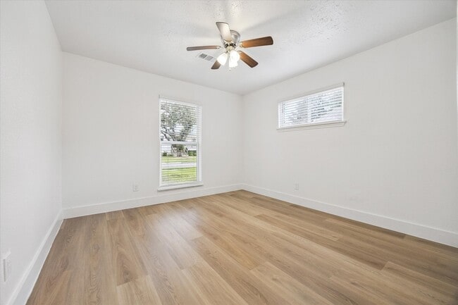 Building Photo - 4947 Cheena Dr