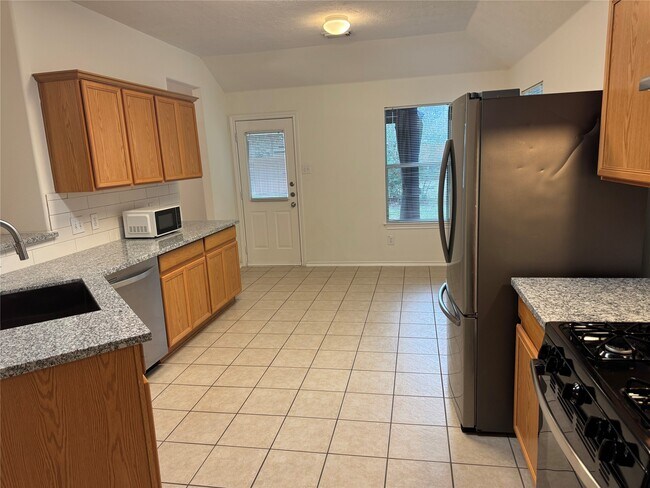 Photo - 10 Druids Glen Pl