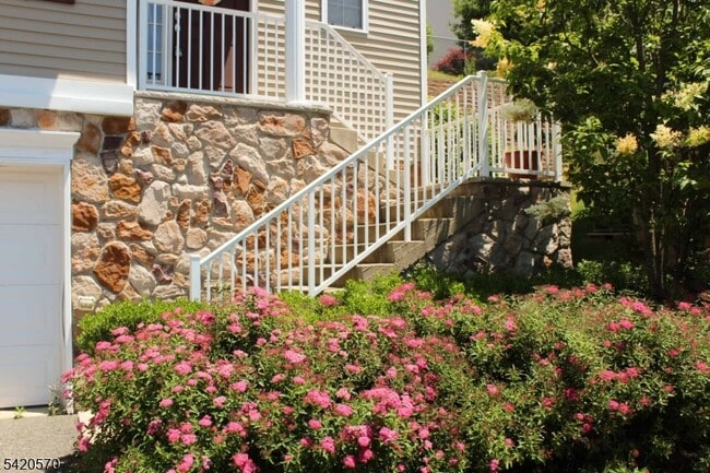 Photo - 282 Winding Hill Dr