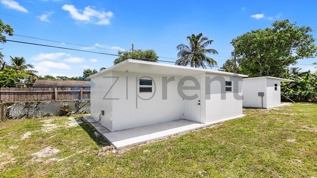 Building Photo - Unit C