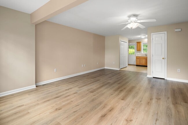 Photo - 305 Rosscraggon Rd Unit Apt B
