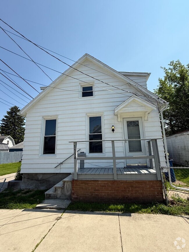 Building Photo - 2 Bed Room 1 Bath Rental