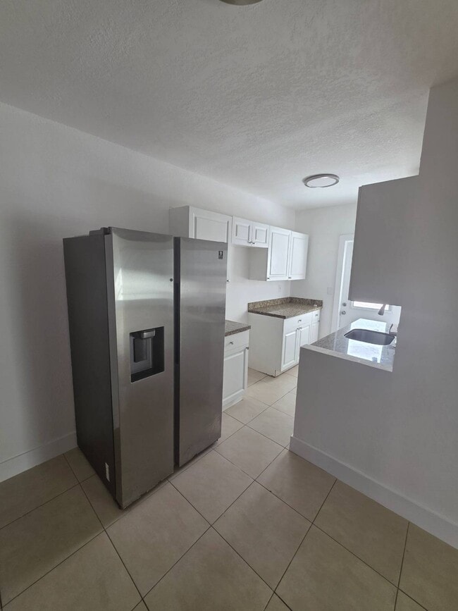 Photo - 330 SW 79th Ct