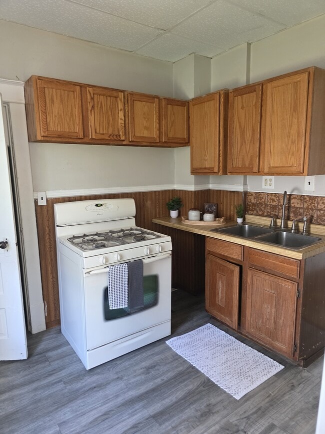Building Photo - 476 Concord St Rental