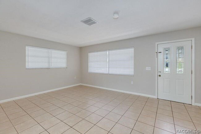 Photo - 27 N Tyler St