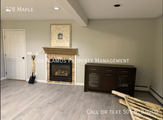 Building Photo - 228 Maple-