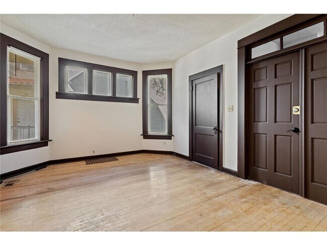 525 8th Ave SE