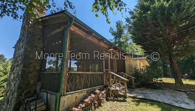 Building Photo - 2/2 Mtn Top Getaway - Huge Screened Porch w/ Stone Fireplace