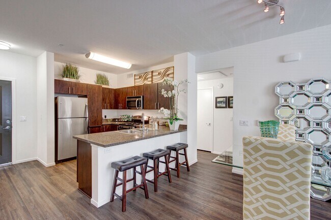 Perfect Entertainers Kitchen and Dining Room - Artisan at Main Street Metro Apartments