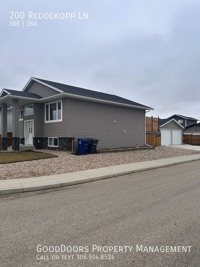 Photo - 200 Reddekopp Ln