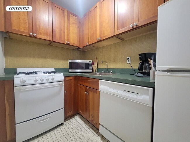 Photo - 344 E 51st St