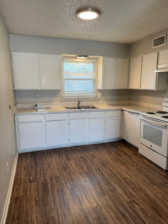 Photo - 2106 Avenue K