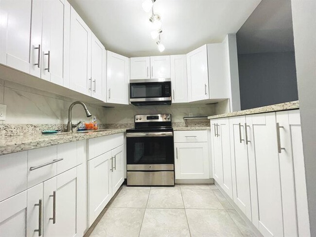 Photo - 4 Ventnor Dr Unit 4