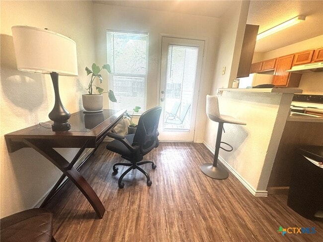 Photo - 409 Creek St Unidad B