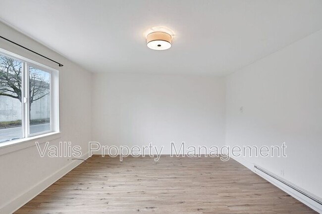 Photo - 1204 Commercial St NE Unit Apt 3