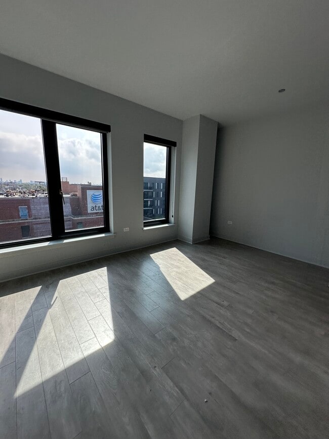 Photo - 1025 W Addison St Unidad 830