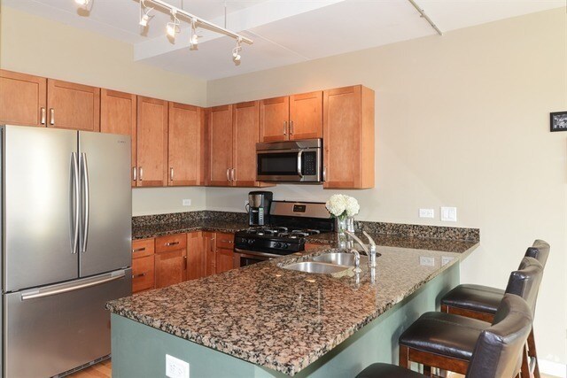 Building Photo - 1610 W Fullerton Ave Unit 201 Rental