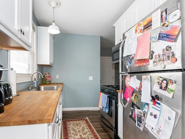 Building Photo - 726 Quincy St NE Unit 1