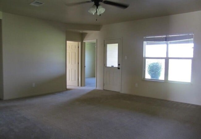 Photo - 4bed / 2 bath AVAILABLE SOON!!!!! MID JANUARY