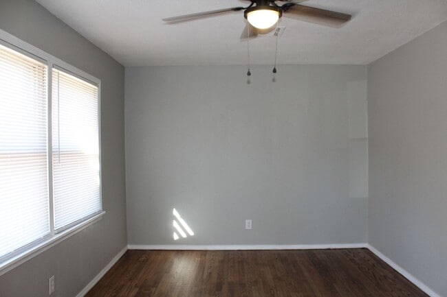 Photo - 3 bedrooms with appliances!