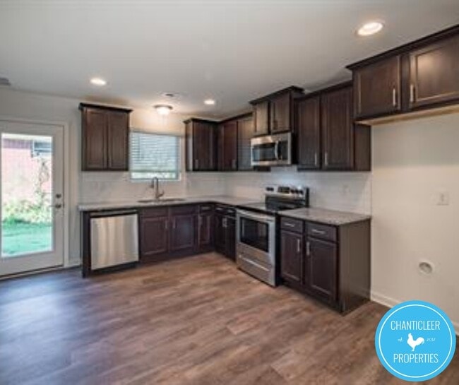 Photo - 231 Socket St