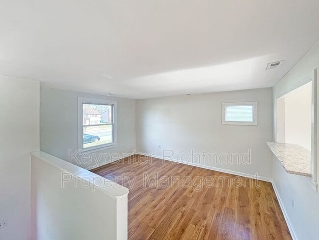 Photo - 927 Pleasant St