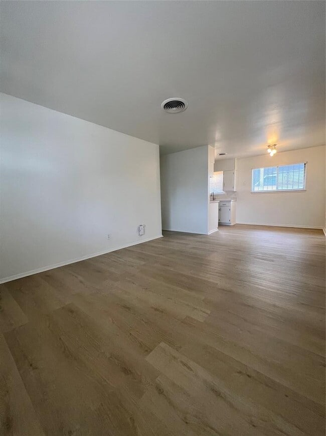 Photo - 6005 Cameron Rd