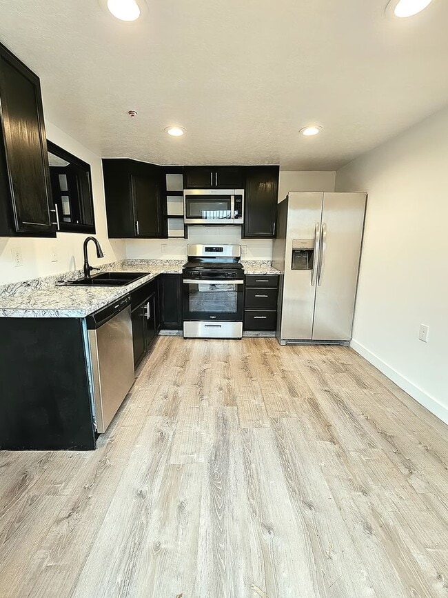 Photo - 780 N Lauritzen St