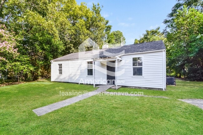Photo - 7030 Sprott St