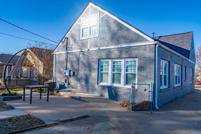 Photo - 2208 E 13th St