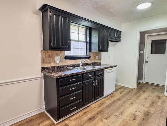 Photo - 3016 Eastland Ave